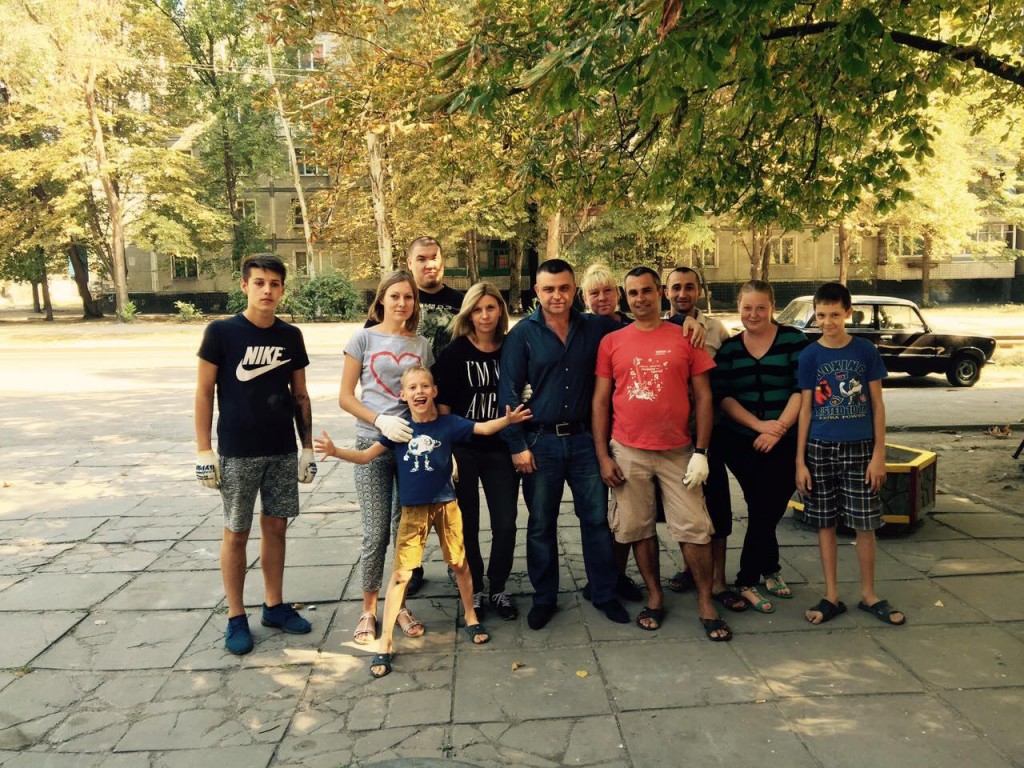 В Заводском районе Запорожья облагораживали дворы — ФОТО