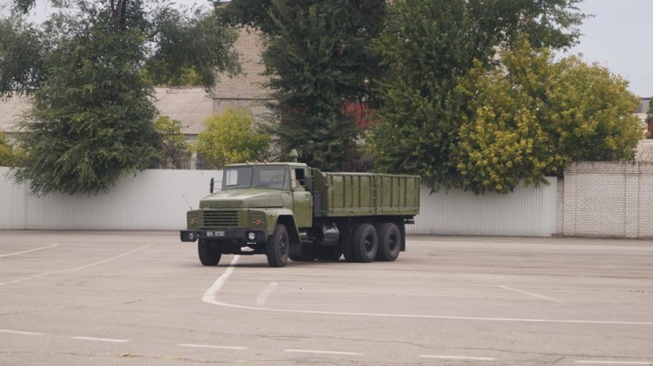 В Запорожье отремонтированный грузовик передали в армию
