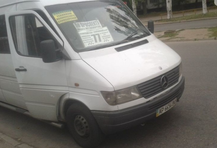 «Сколько можно Вас возить?»: запорожский маршрутчик нахамил военному