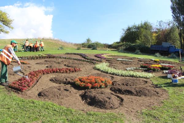 В Вознесеновском парке появятся «Запорожская Сечь» в миниатюре и десятки оригинальных цветочных композиций