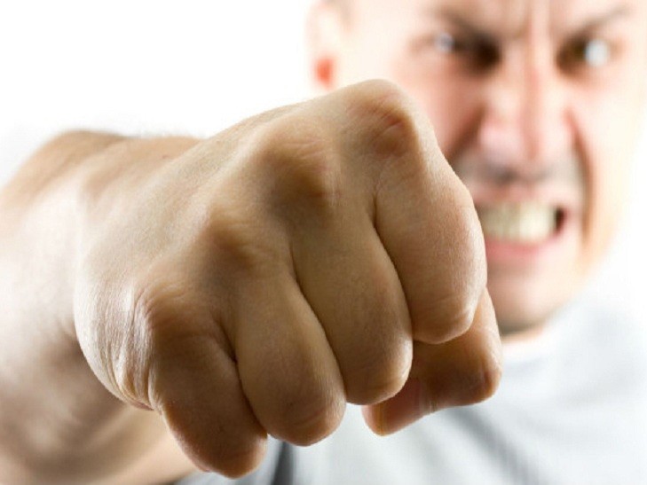 В Запорожской области пассажир побил маршрутчика за пропущенную остановку