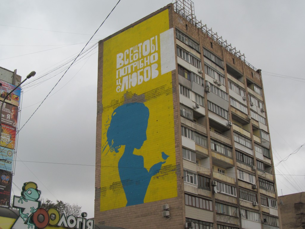 В Запорожье завершили работу над муралом известной певицы (ФОТО)