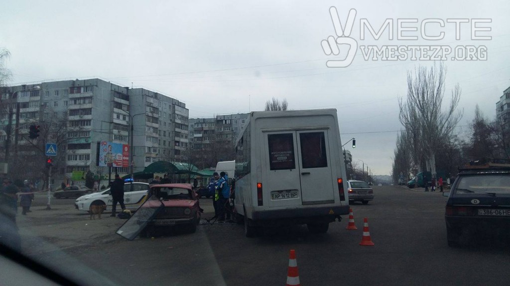 В Запорожье случилась очередная авария с участием маршрутки