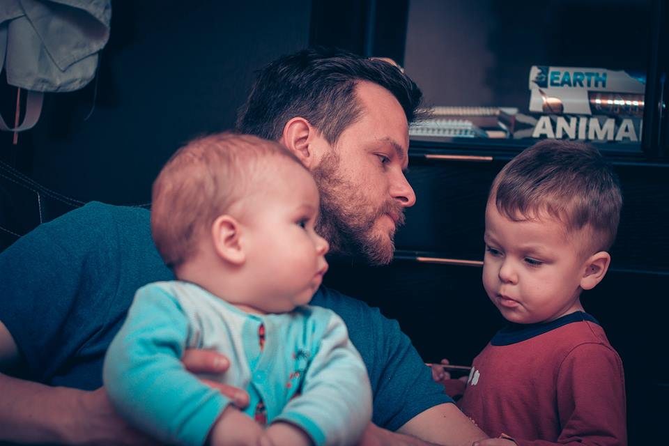 Столичный писатель презентует в Запорожье книгу про мужчин в декрете