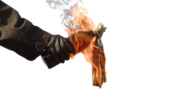 В Запорожской области в авто кинули «Коктейль Молотова»