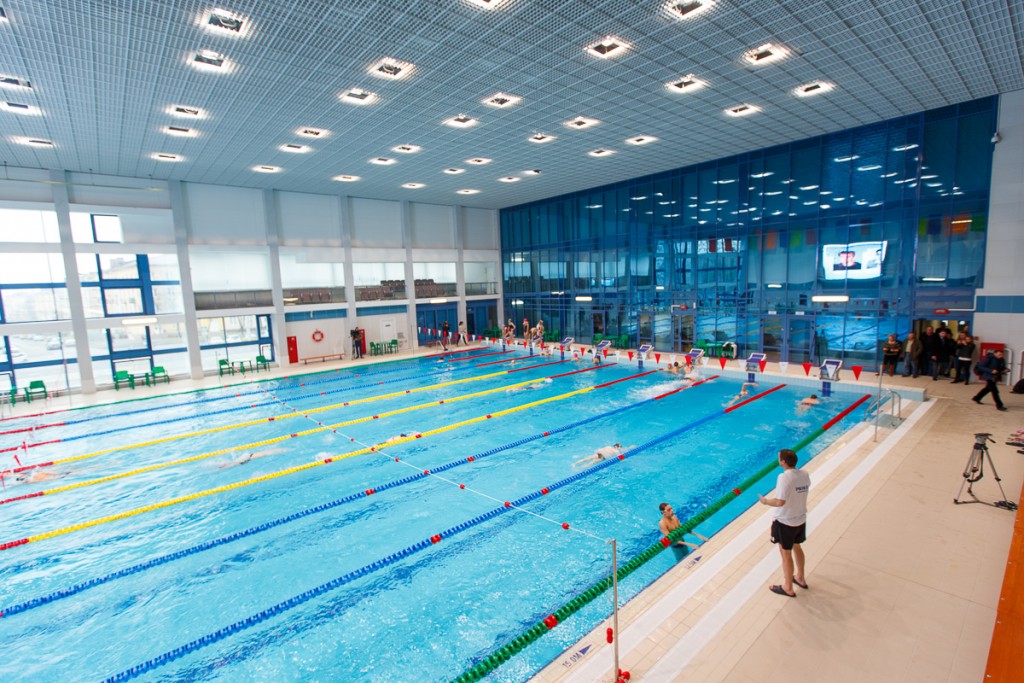 Запорожские спортсмены отметили Старый Новый год водными купаниями