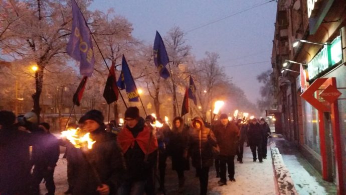 В Запорожье факельным шествием отметили день рожденья Бандеры