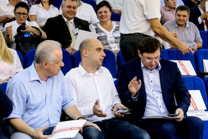 Кто из запорожских нардепов проголосовал  за повышение собственной зарплаты в три раза