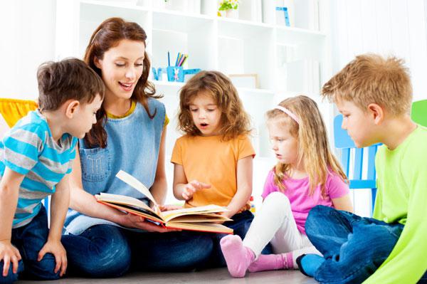 В Бердянске решили повысить зарплаты воспитателям раньше, чем требует закон