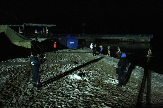 В сети появилось видео о том, как запорожцы встречали Крещение