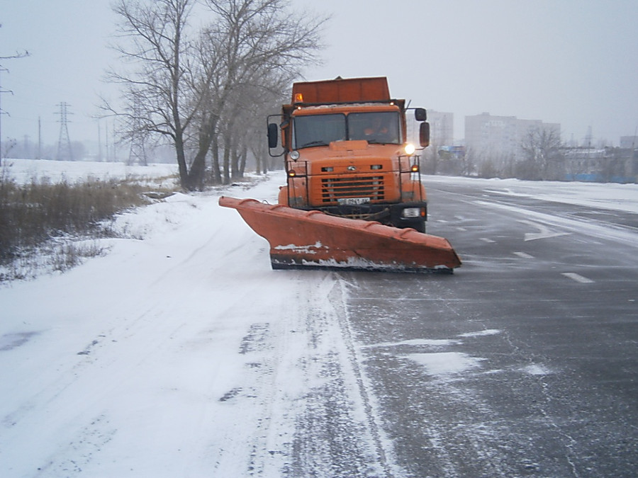 Можно ездить: в Запорожском облавтодоре отчитались о расчистке дорог в области