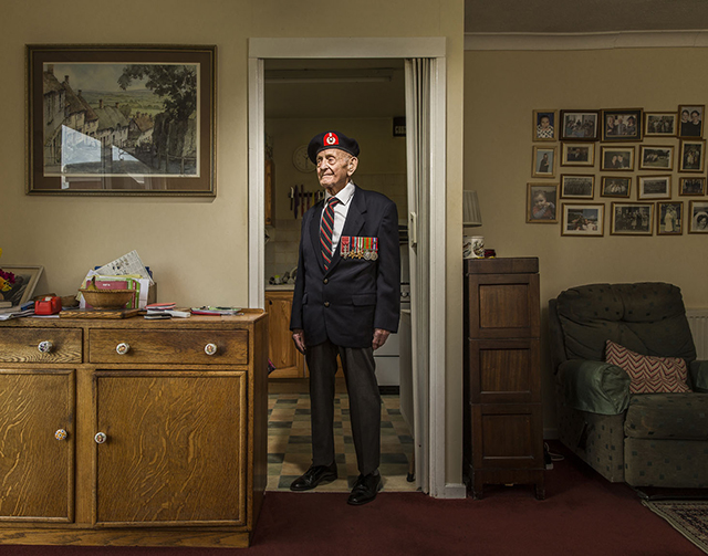 Американский художник в Запорожье презентует фотопортреты ветеранов