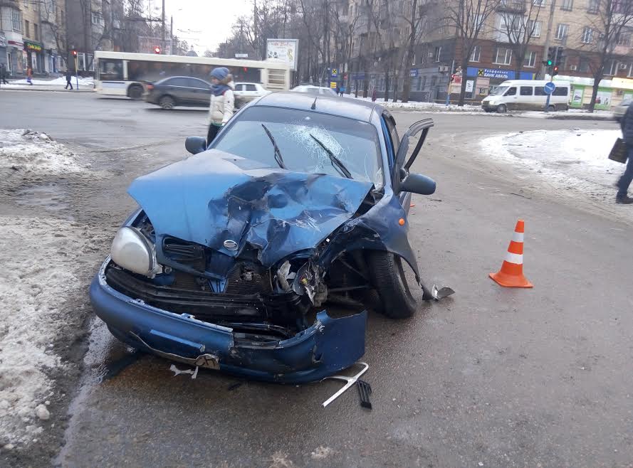 Невнимательность стала причиной ДТП в центре Запорожья (ФОТО)