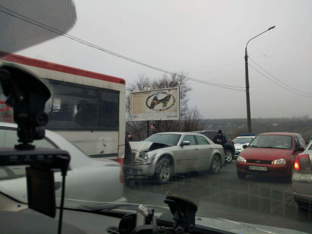 Транспорт «Запорожстали» столкнулся с иномаркой (ФОТО)