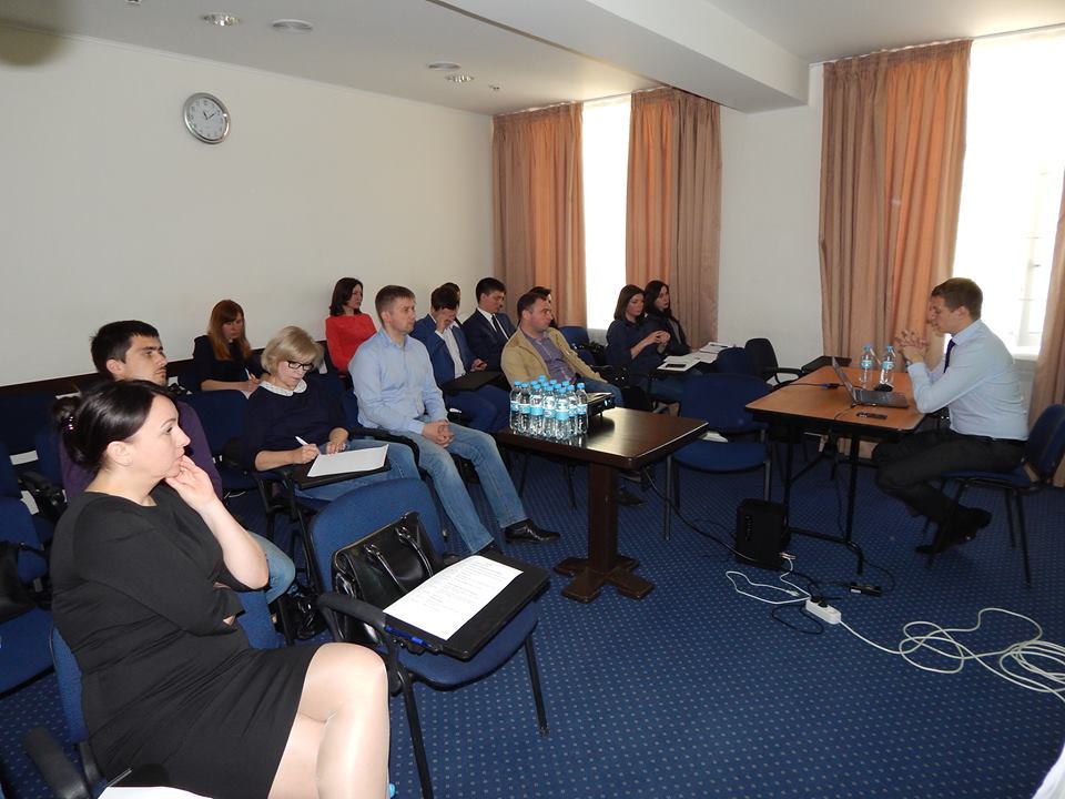 Запорожцев учили как правильно работать с электронными декларациями