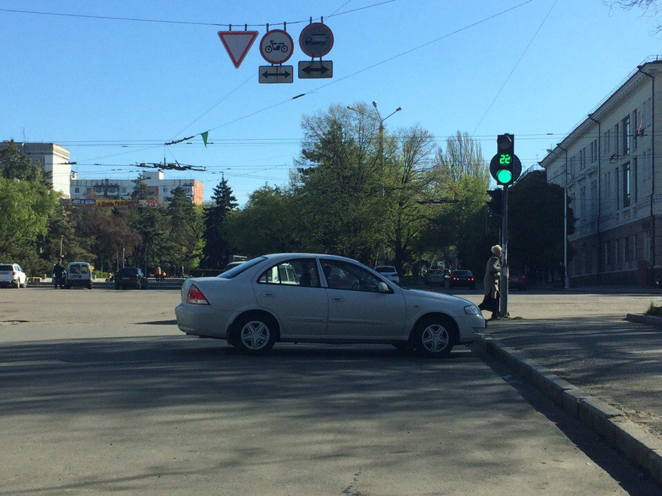 В запорожских соцсетях обсуждают «гения» парковки (ФОТО)