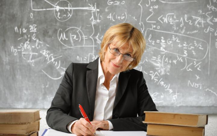 Запорожским учителям поднимут зарплаты