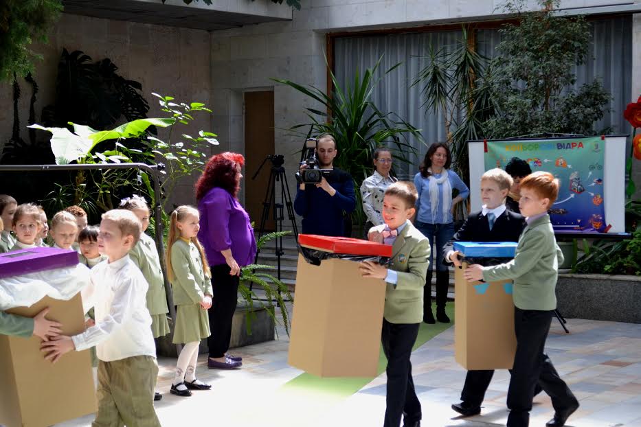 «Цветные ведра»: запорожцам предложили улучшить экологию города (ФОТО)