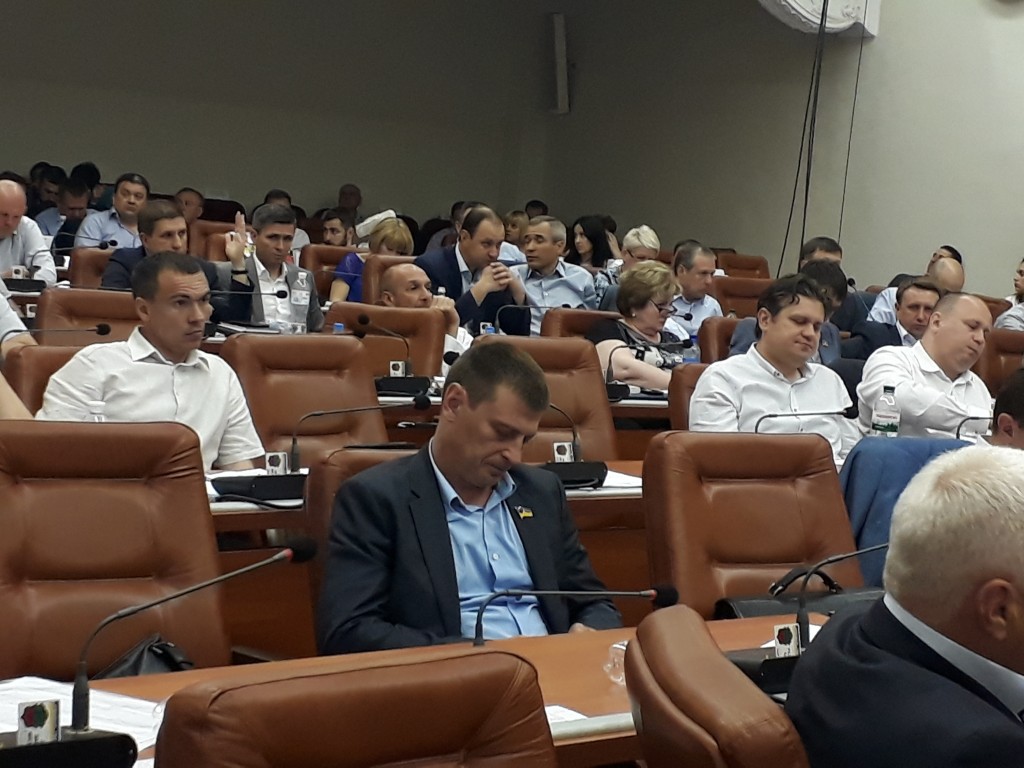 Крематорий, урны и памятник Ленину: какие э-петиции поддержали запорожские депутаты