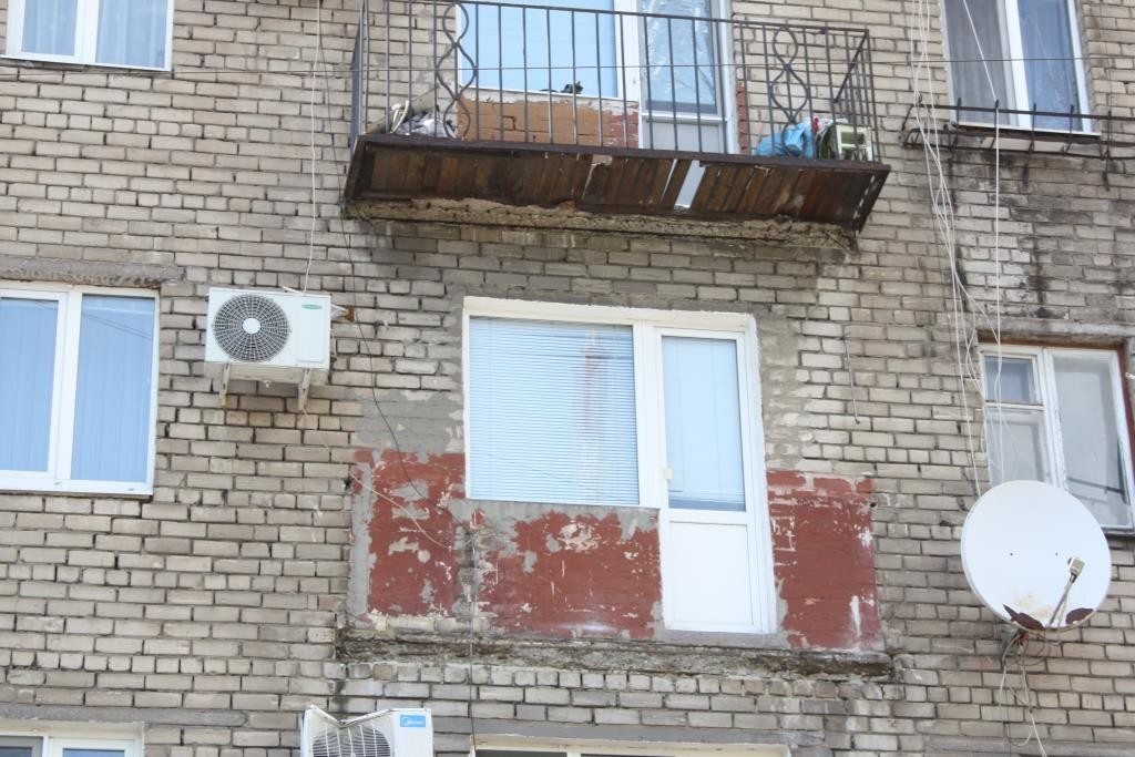 В Запорожье в центре города рухнули два балкона (ФОТО)