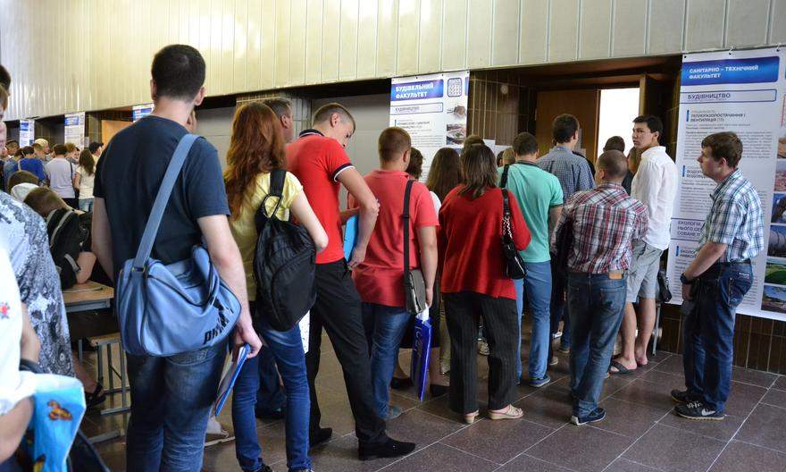 Стало известно, когда запорожские выпускники начнут поступать в ВУЗы