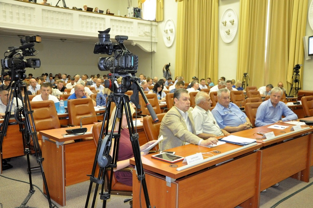 ФОТОРЕПОРТАЖ: сессия Запорожского горсовета в лицах и эмоциях