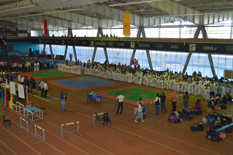 Скандал: у запорожских спорстменов украли инвентарь в экс-запорожсталевском манеже