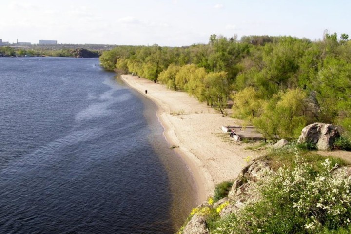 Запорожцам показали на каких пляжах безопасно купаться (ВИДЕО)