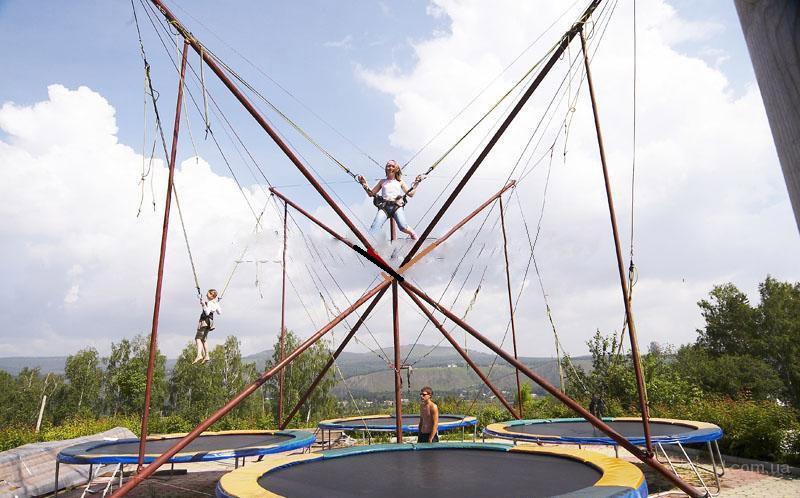 Запорожская школьница сильно травмировалась на аттракционе (ВИДЕО)