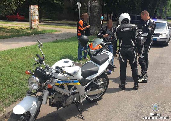В Запорожье дорожные инспекторы разъезжают на мотоциклах (ФОТО)