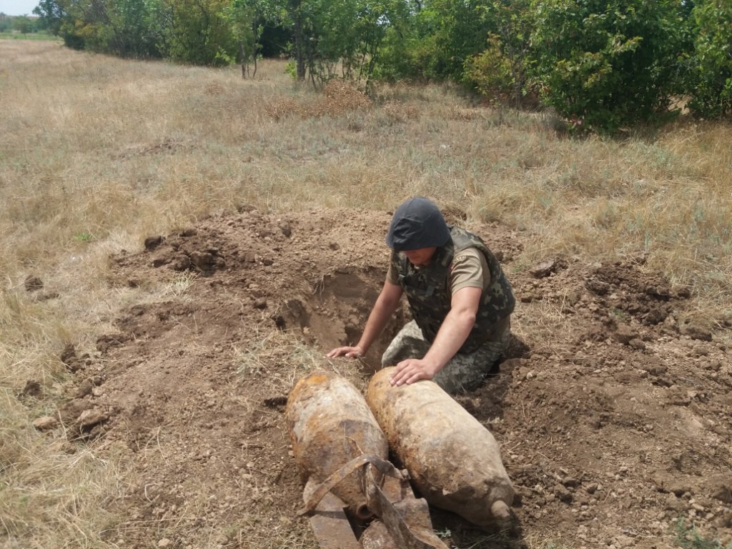 Авиабомбы, мины и артснаряды: запорожские пиротехники обезвредили взрывоопасные предметы (ФОТО)