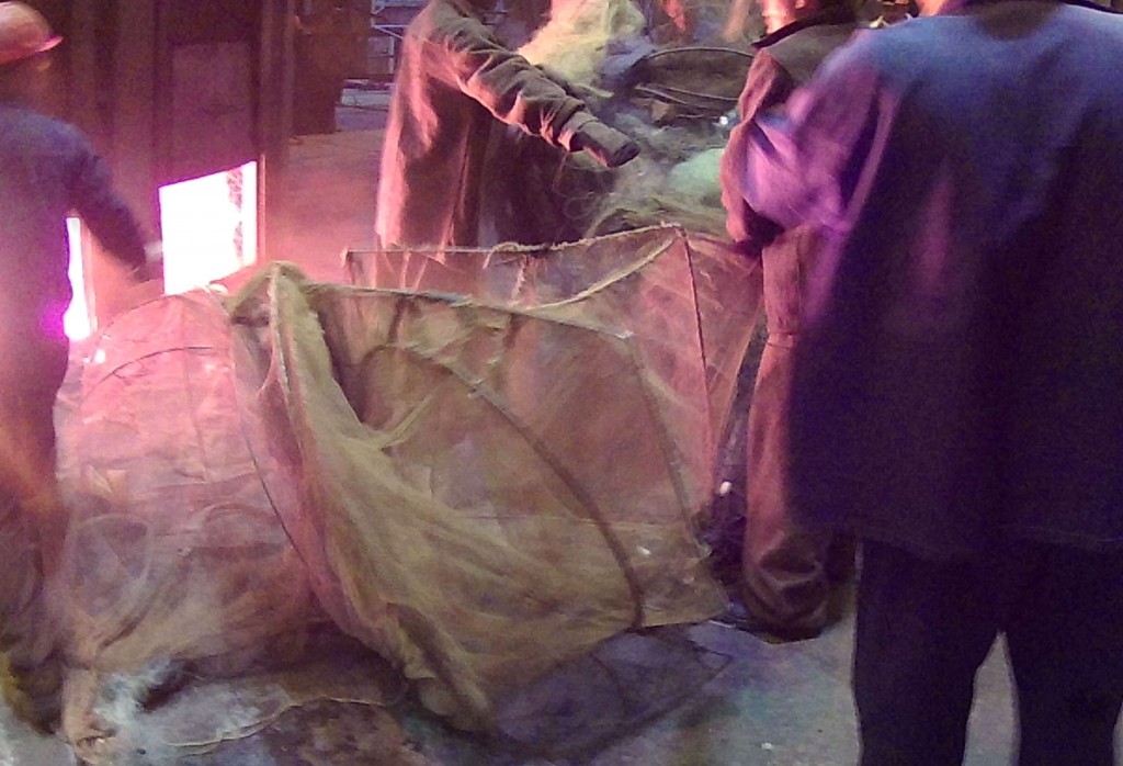 В Запорожье в заводской печи сожгли более 20 км браконьерских сетей (ФОТО, ВИДЕО)