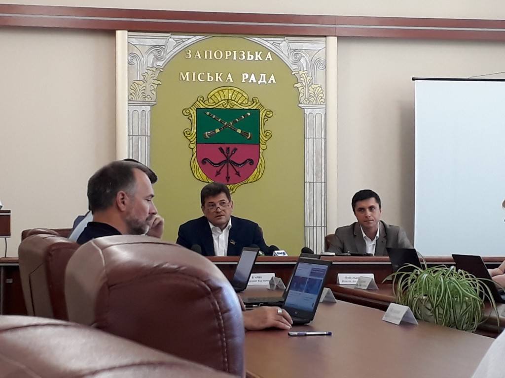 Владимир Буряк назвал обыски в горсовете «дешевым шоу»