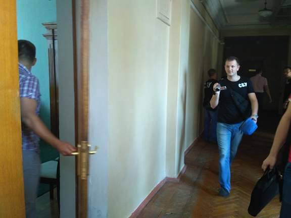 В Запорожской мэрии проходят обыски, Владимира Буряка нет на рабочем месте