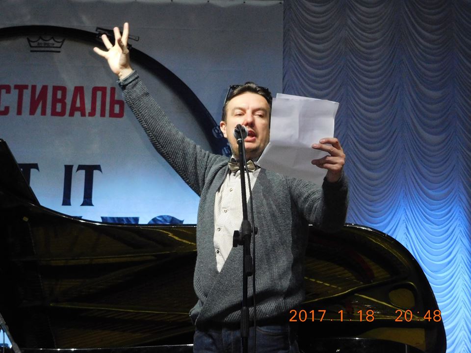 Туристическая привлекательность: на запорожском вокзале обокрали поэта