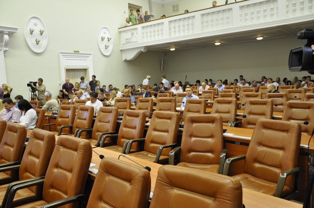 Несостоявшаяся сессия Запорожского горсовета в лицах и эмоциях (ФОТОРЕПОРТАЖ)