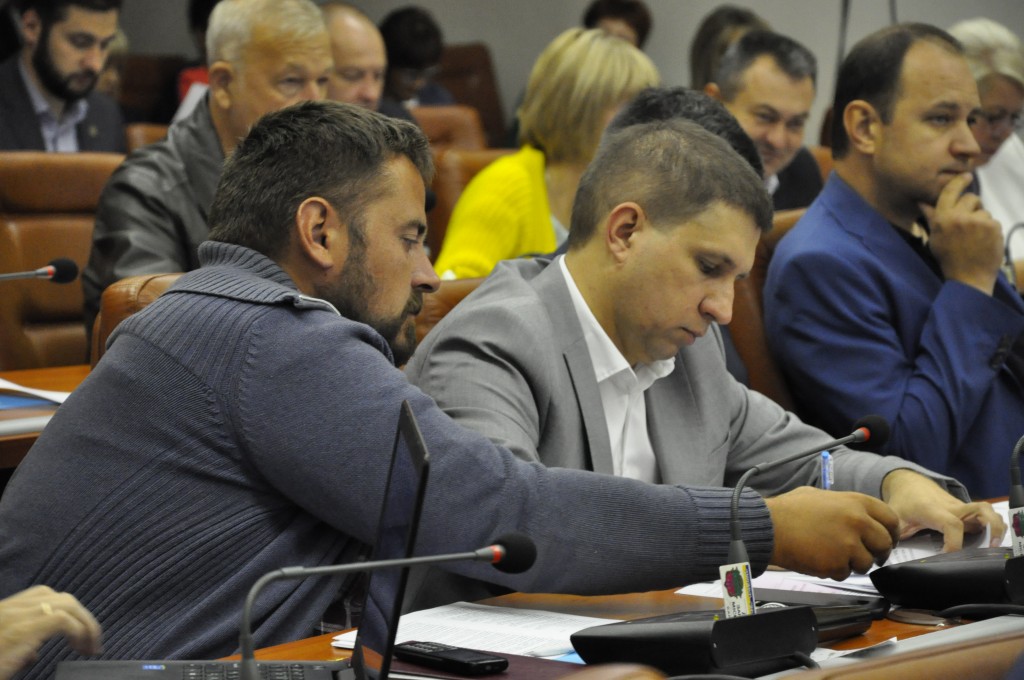 В Запорожском горсовете депутат ради миссии ОБСЕ выступил на английском (ВИДЕО)