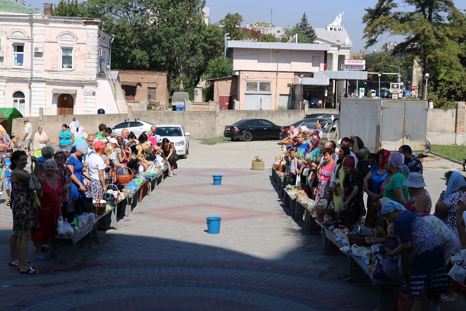 Запорожцы отмечают Яблочный Спас (ФОТО)