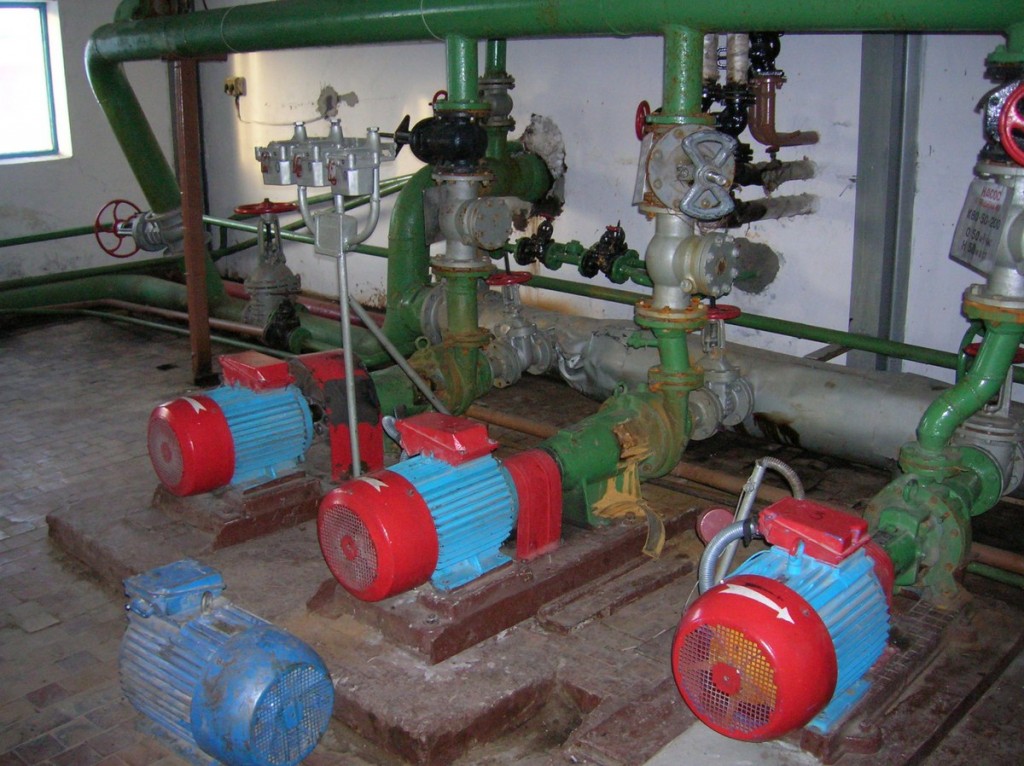 В Запорожье жители трех домов не могут поделить оплату услуг за работу насосной станции