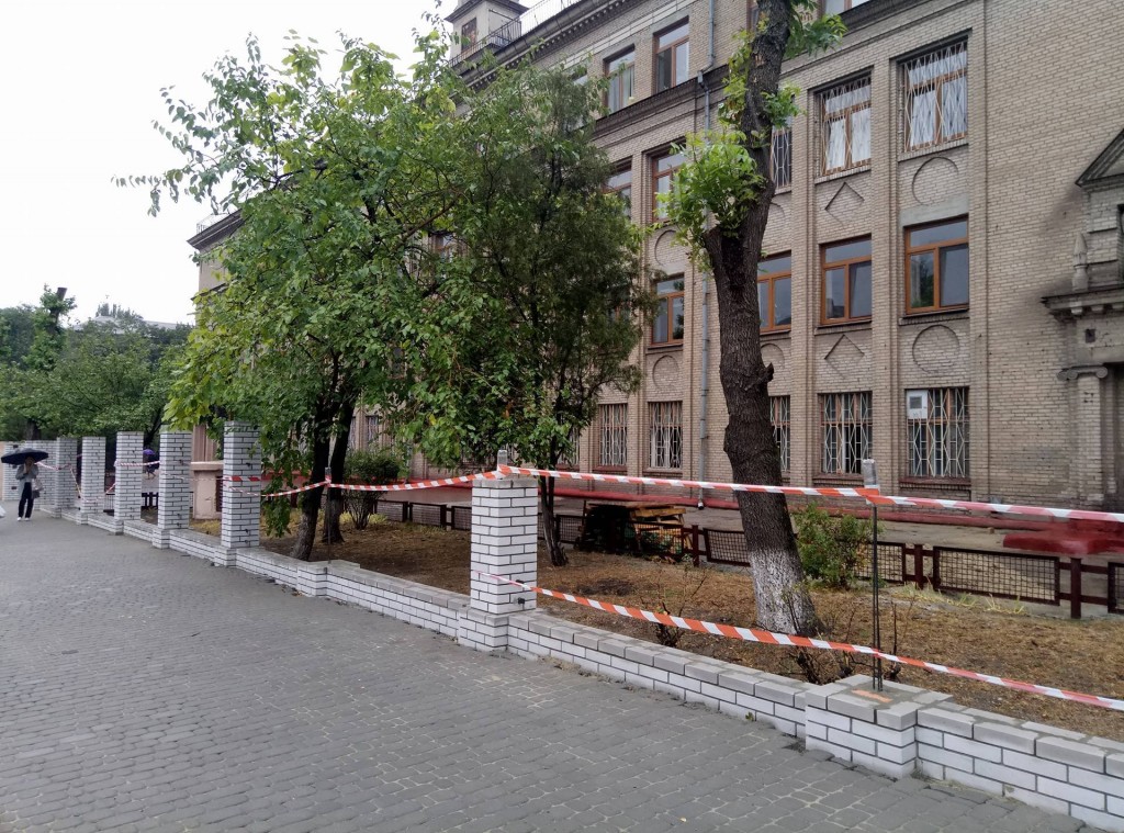 В Запорожье испортили праздник учащимся 71-й гимназии и их родителям (ФОТО)