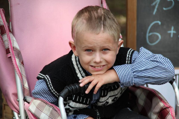 Запорожские активисты продолжают радовать детей с особыми потребностями (ФОТО)