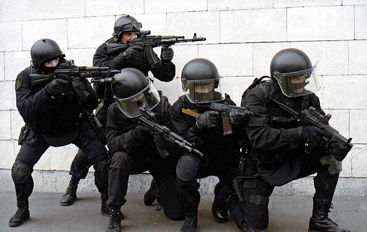 Итоги визита запорожской полиции к «Поре»: лидер организации Мельник сломал ногу