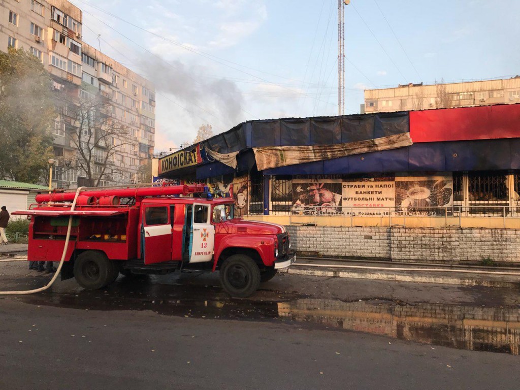 В Запорожской области чуть не сгорел торговый комплекс площадью 800 кв.м (ФОТО)