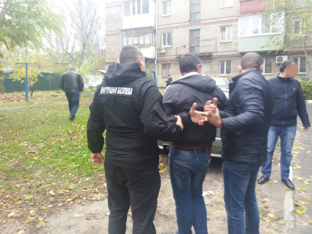 В Запорожье задержали полисмена, вымогавшего взятку в размере 3500 долларов (ФОТО)