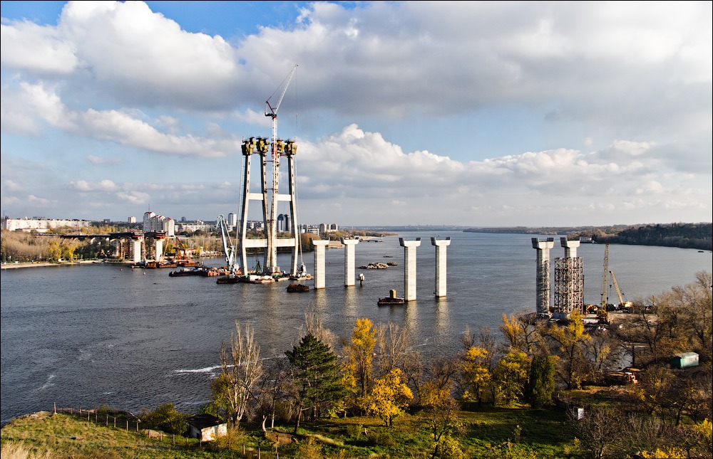 Суд взыскал с предприятия, не выполнившего работы по запорожским мостам, более 170 миллионов гривен