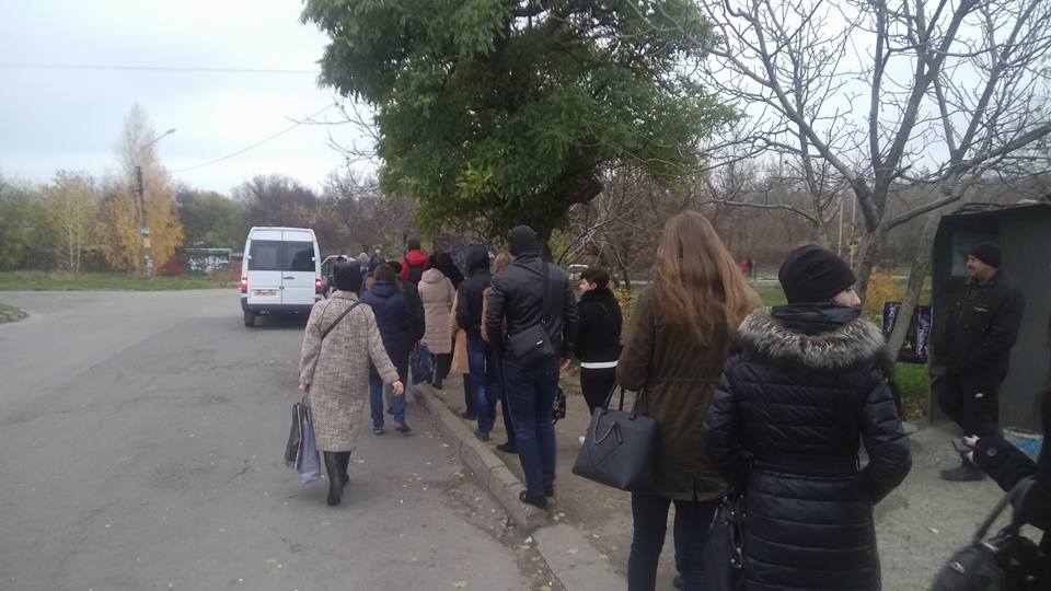 Пропустить на конечной две маршрутки, чтобы уехать стоя: запорожцы возмущаются транспортом в городе (ФОТО)