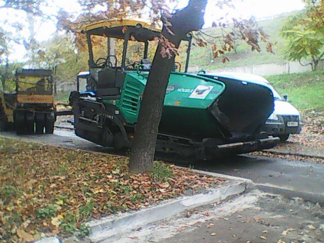 Как всегда: в Запорожье в дождь начали замену асфальта (ФОТО)