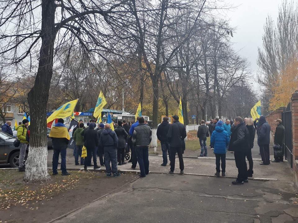 В Запорожье автомобилисты на еврономерах пикетировали таможню (ФОТО)