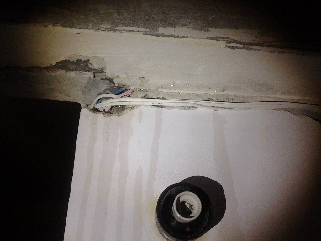 Дождь пошел прямо в квартире: как в Запорожье работают коммунальщики (ФОТО, ВИДЕО)