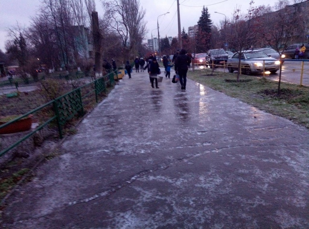 ФОТОФАКТ: В Запорожье улицы города превратились в каток